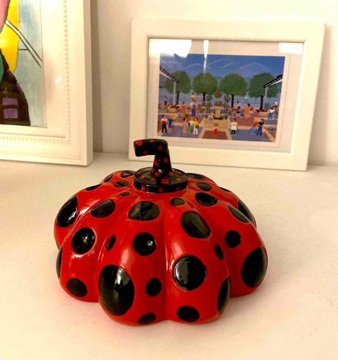 Yayoi Kusama (1929) - Naoshima Pumpkin (Rouge & Noir), Antiek en Kunst, Kunst | Designobjecten