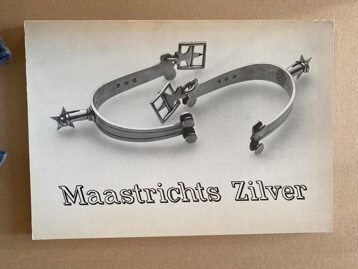 Maastrichts Zilver - met merken - catalogus 1978, Antiek en Kunst, Antiek | Goud en Zilver, Zilver, Ophalen of Verzenden
