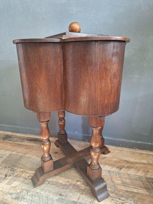 Bijzettafel - Hout, Multiplex - Handwerk/Wol Tafeltje, Antiek en Kunst, Curiosa en Brocante