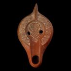 Laat-Romeins / Vroeg-Byzantijns Terracotta Olie lamp met