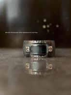 Handgesmeed zilveren ring, uniek exemplaar ter wereld, met