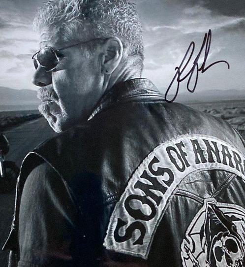 Sons of Anarchy - Ron Perlman - Signed Photo 20x25 cm with, Verzamelen, Film en Tv