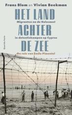 Het land achter de zee 9789021489445 Frans R.E. Blom, Boeken, Verzenden, Zo goed als nieuw, Frans R.E. Blom