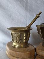 Deux Mortiers et pilons en Bronze - mortier à ailettes -