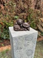 Bronzen Pup &amp; Katje - Sculptuur - Interieur - Kantoor, Tuin en Terras, Tuinbeelden, Verzenden, Nieuw, Metaal, Dierenbeeld
