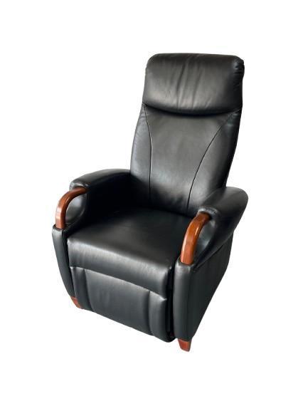Fitform sta op- en relaxstoel in zwart leder in nieuwstaat!, Huis en Inrichting, Fauteuils, 50 tot 75 cm, Minder dan 75 cm, Zo goed als nieuw