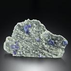 329g hoge kwaliteit TANZANITE FLUORITE met QUARTZ-exemplaar