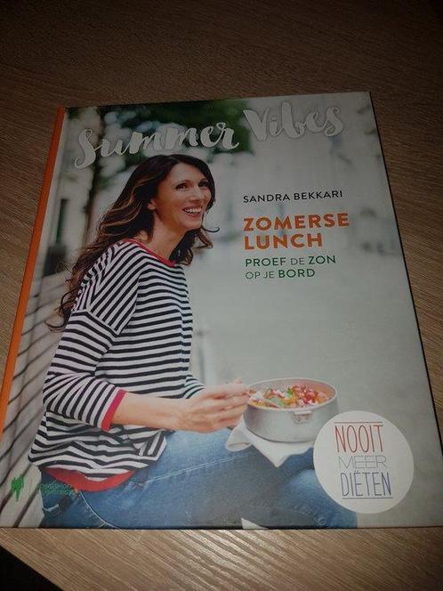 Boek SUMMER VIBES - Zomerse Lunch. Sandra Bekkari. 542002291, Boeken, Overige Boeken, Zo goed als nieuw, Verzenden