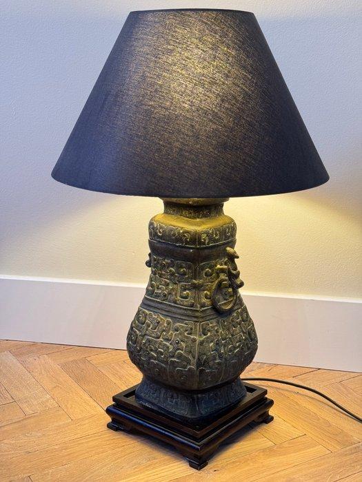 gesigneerd in Mandarijn - archaïsche stijl - Lamp - antieke, Antiek en Kunst, Curiosa en Brocante