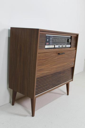 Vintage Gründig muziekmeubel, radiokast beschikbaar voor biedingen