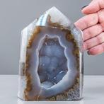 Tor uit Licht – Agaat-Drusie met Chalcedoon, doorlicht in