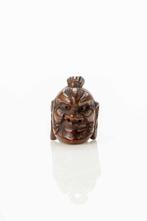 Een mooie expressieve netsuke met het masker van een Ni