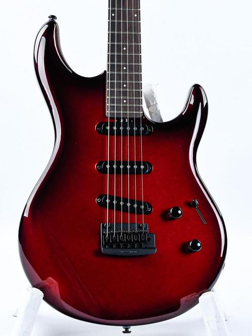 Music Man Luke 4 Scoville Red (Elektrische Gitaren), Muziek en Instrumenten, Snaarinstrumenten | Gitaren | Elektrisch, Solid body