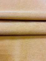 Zacht, stevig weefsel, vanillekleur, gemaakt in Italië. -