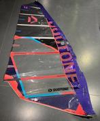 Duotone Warp Fin 5.8 2022 - 5.8, Watersport en Boten, Windsurfen, Ophalen of Verzenden, Gebruikt, Zeil