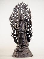 God who bestows wealth and good fortune, and who prays for