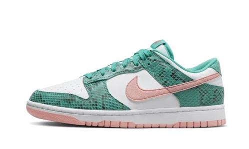 Nike Dunk Low Snakeskin Washed Teal Bleached Coral - 46, Kleding | Dames, Schoenen, Sneakers of Gympen, Nieuw, Verzenden