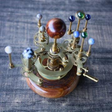 Celestial table globe - 2025 - 11 Premium Mechanisch beschikbaar voor biedingen