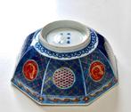 Schaal - Porselein - Octagon schaal Imari, Antiek en Kunst