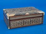 Kist - Schatulle – handwerk – marquetterie met parelmoer en