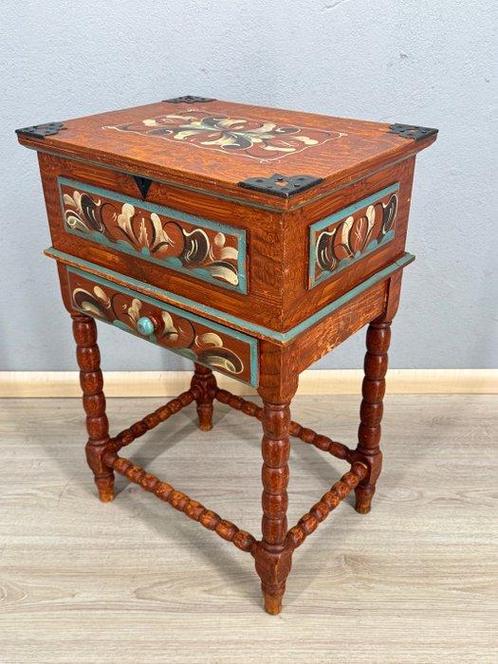 Kist - Hout - Naaikist - gedateerd 1948, Antiek en Kunst, Kunst | Designobjecten