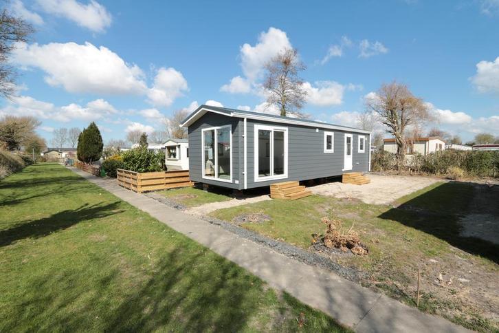 TE KOOP: Tiny House Special op Recreatiepark De Burghorn, Caravans en Kamperen, Stacaravans, tot en met 4