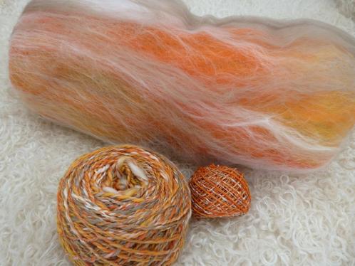 Super zachte batt taupe/oranje melange, Hobby en Vrije tijd, Spinnewielen en Spinnen, Spinwol, Nieuw, Ophalen of Verzenden