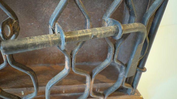 Doos - Eik - Zeldzame sleutelhanger, Antiek en Kunst, Curiosa en Brocante