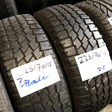 2 x Maxxis 225-70-15 Winterbanden 7mm beschikbaar voor biedingen