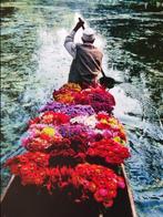 Steve McCurry (1950–) - Venditore di fiori. Lago Dal,, Antiek en Kunst