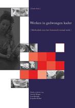 9789085602484 Werken in gedwongen kader | Tweedehands, Boeken, Verzenden, Zo goed als nieuw, Anneke Menger