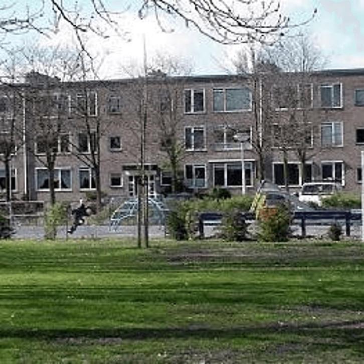 Portiekwoning met 3 slaapkamers en 57 m2, Huizen en Kamers, Kamers te huur, 50 m² of meer, Delft