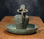 Oud-Griekenland, Bronzen versierde oinochoe met handvat en, Verzamelen