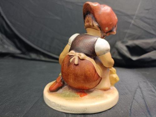 Hummel - Beeldje - Be Patient - 57/0 - Ceramic figurine of a, Antiek en Kunst, Curiosa en Brocante
