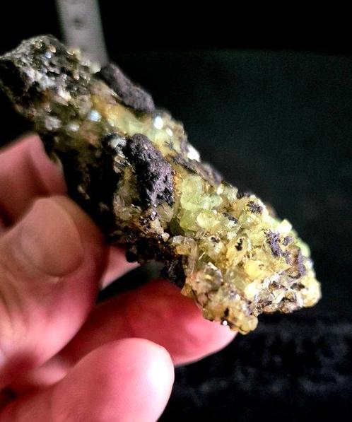 Wulfeniet en Adamiet Kristallen op matrix- 290 g - (2), Verzamelen, Mineralen en Fossielen