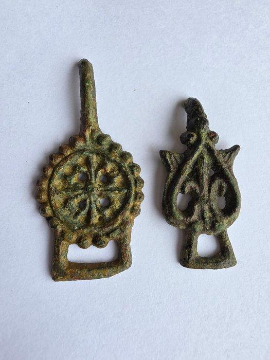 Middeleeuws Brons agrafe de col (Zonder Minimumprijs), Antiek en Kunst, Antiek | Overige Antiek