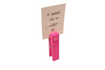 Houten Knijper Neon Roze beschikbaar voor biedingen