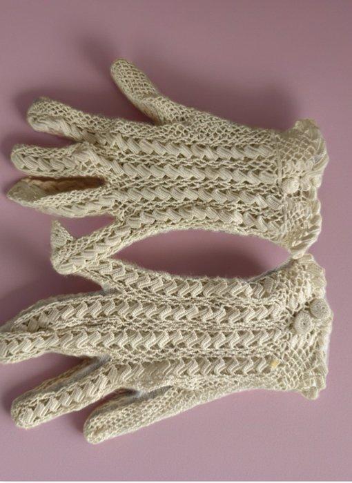 Mysterieuze en kostbare gotische ceremoniële handschoenen, Antiek en Kunst, Curiosa en Brocante