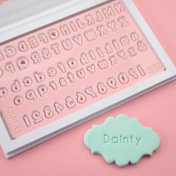 Sweet Stamp Dainty Letters & Cijfers Set, Hobby en Vrije tijd, Taarten en Cupcakes maken, Nieuw, Verzenden