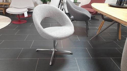 Eetkamerstoel Artifort Nina  SHOWMODEL, Huis en Inrichting, Stoelen, Nieuw, Stof, Ophalen of Verzenden