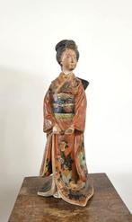 Een kimono beeld - Beeld Aardewerk - Japan