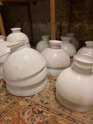 nieuwe voorraad kappen en glazen voor olielamp beschikbaar voor biedingen