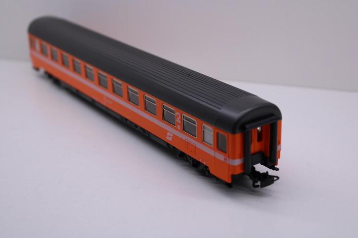 Märklin 4167 H0 ÖBB Personenrijtuig oranje 2e Klasse, Hobby en Vrije tijd, Modeltreinen | H0, Wisselstroom, Wagon, Zo goed als nieuw
