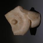 Oud-Romeins Marmer Hand met fiool van een sculptuur. 8 cm L.