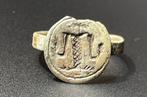 Middeleeuwen, kruisvaardersperiode Zilver Zegelring met een