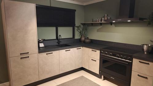 Showmodel keuken cementlook met inductiefornuis zwart - 0038, Huis en Inrichting, Keuken | Complete keukens, Nieuw