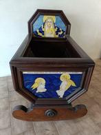 Wieg - Hout en geëmailleerde beschilderde majolica