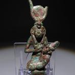 Oud-Egyptisch Brons Isis die Harpocrates voedt, figuur., Verzamelen