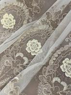 Kostbare tule geborduurd met Swarovski en parels - Textiel -