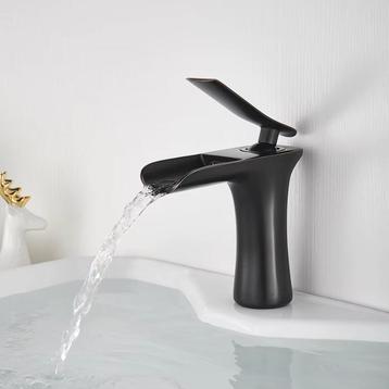 Luxe Wastafelkraan – Watervalkraan in Meerdere Kleuren beschikbaar voor biedingen